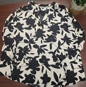 Ava & Viv Black Floral Blouse